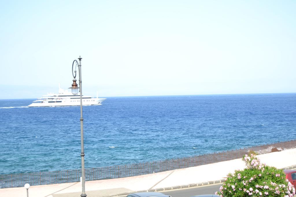 Hotel Porto Azzurro جيارديني ناكسوس المظهر الخارجي الصورة